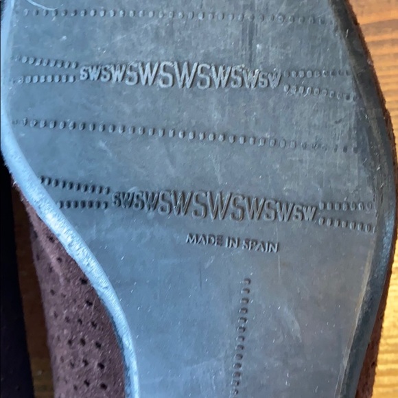 Stuart Weitzman Brown kitten Heels - Picture 8 of 10